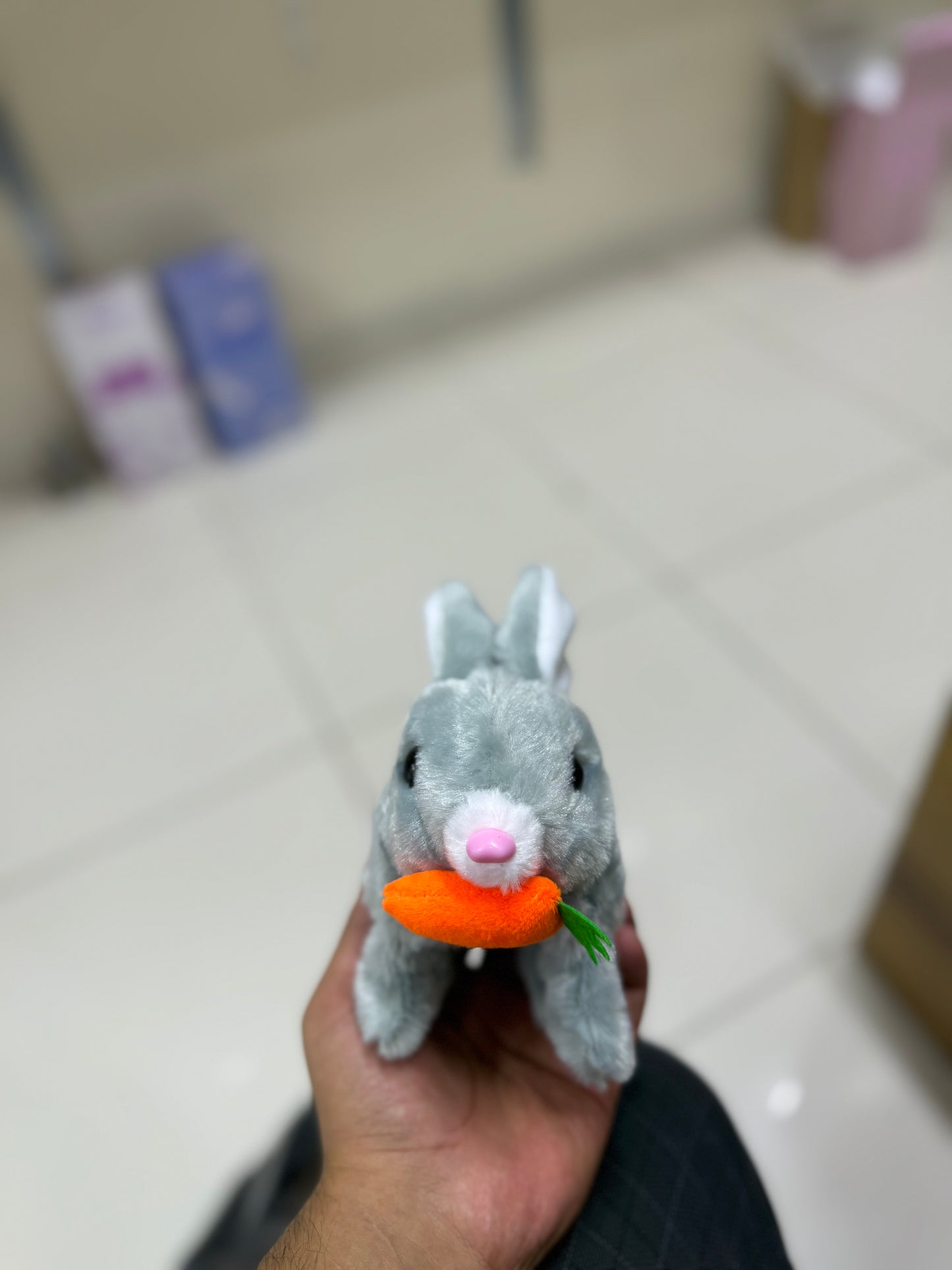 “Sevimli Peluş Tavşan 🐇 | Pilli, Sesli, Işıklı ve Zıplayan Oyuncak”