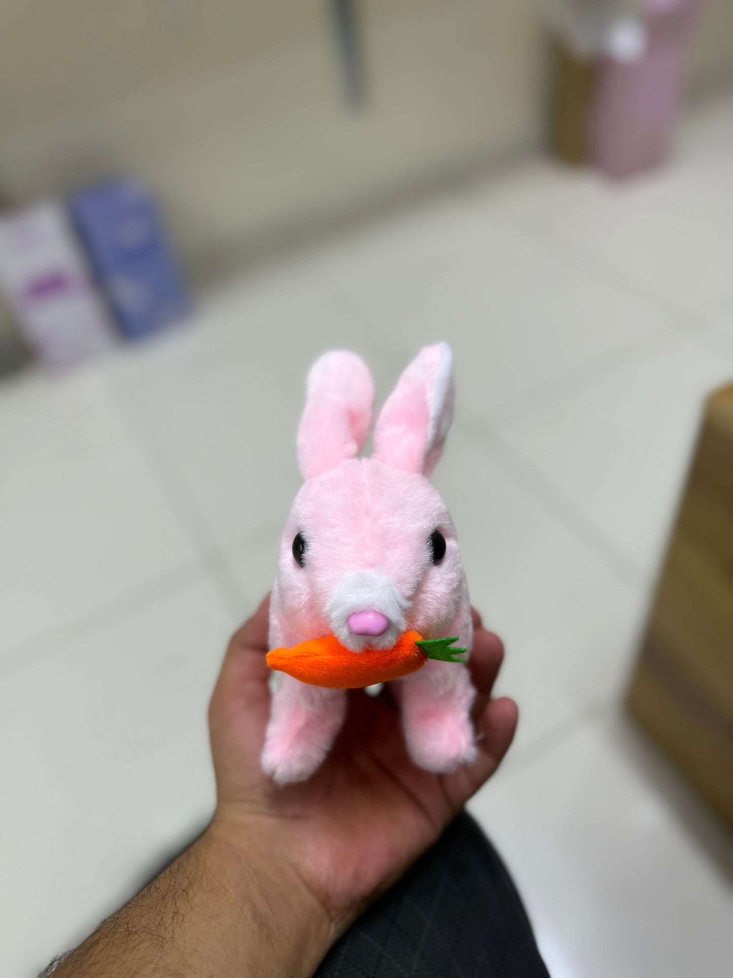 “Sevimli Peluş Tavşan 🐇 | Pilli, Sesli, Işıklı ve Zıplayan Oyuncak”