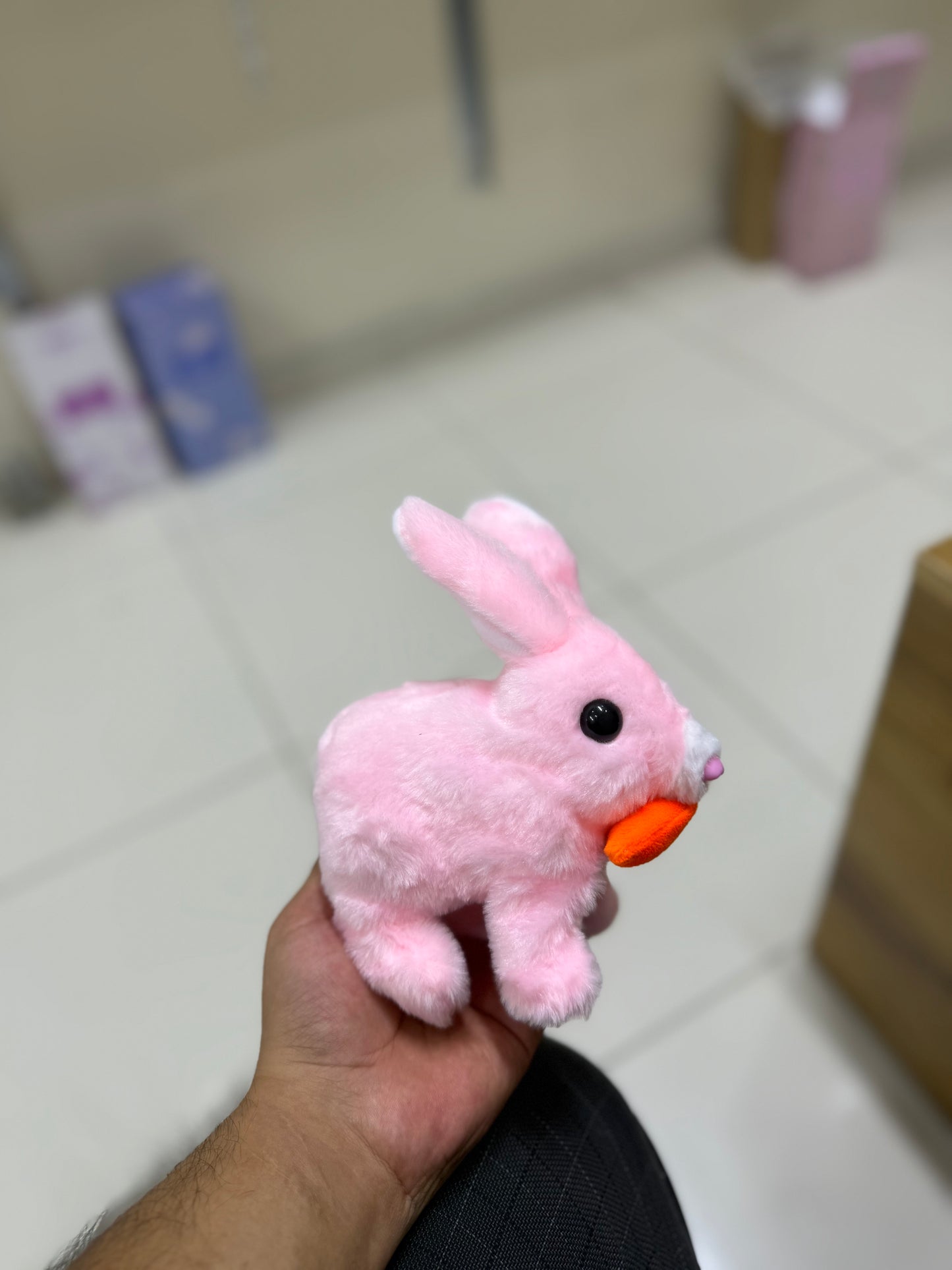 “Sevimli Peluş Tavşan 🐇 | Pilli, Sesli, Işıklı ve Zıplayan Oyuncak”