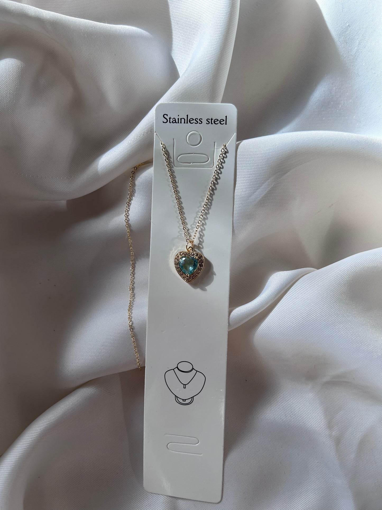 Mavi kristal kalp kolye