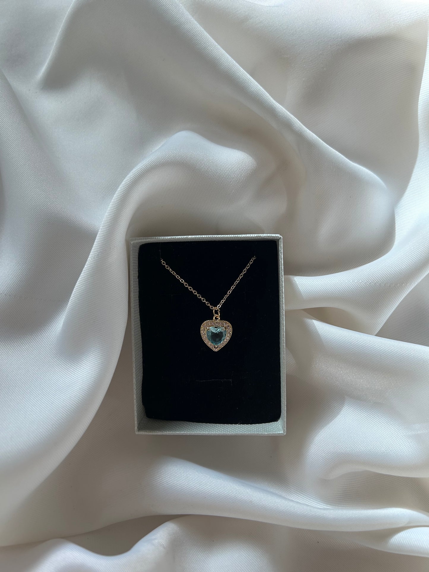 Mavi kristal kalp kolye