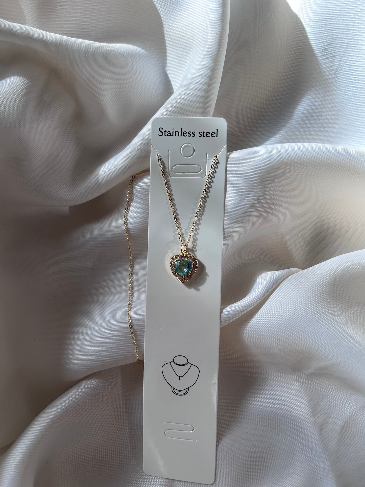 Mavi kristal kalp kolye