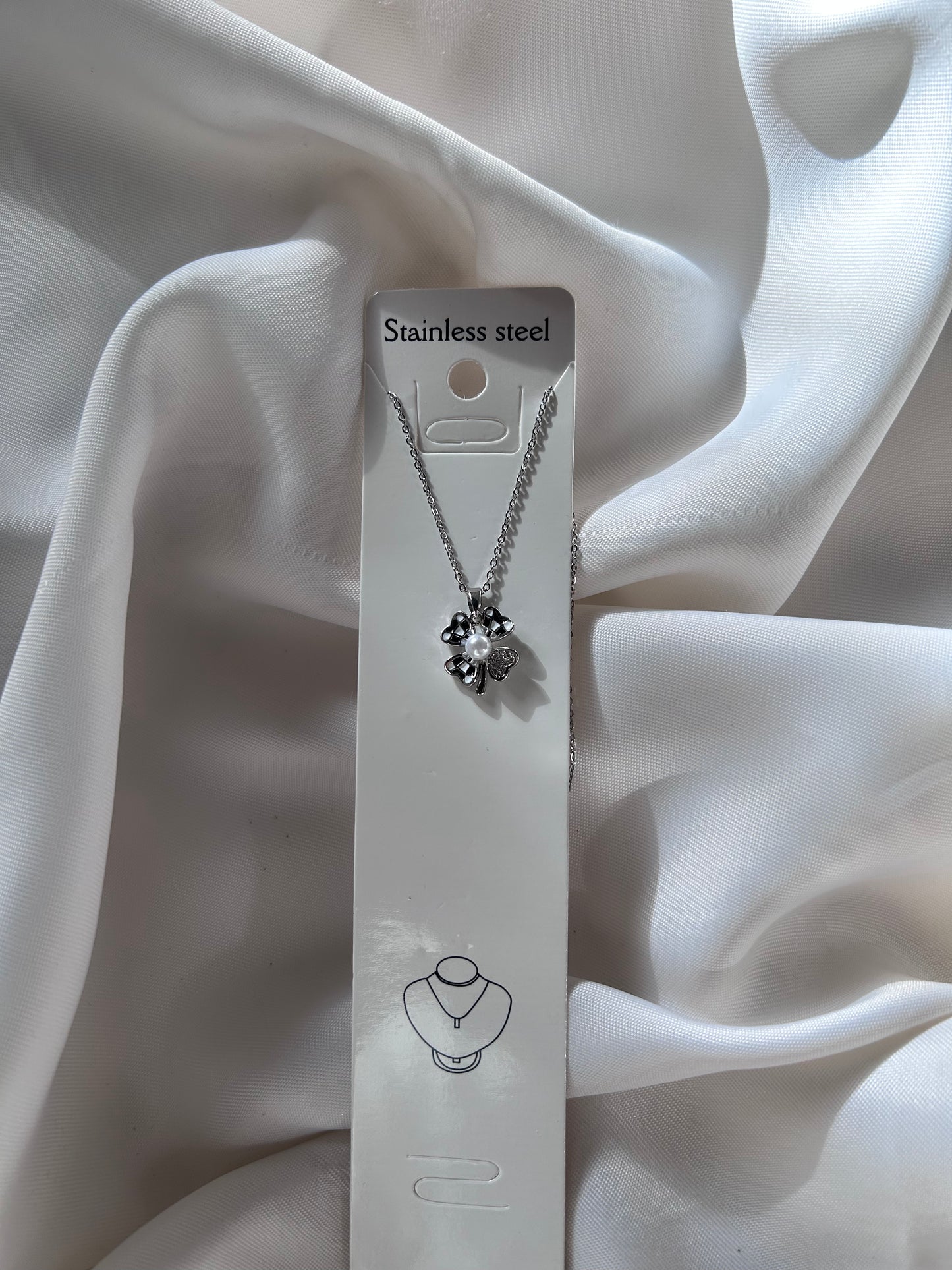 Taşlı çiçek kolye