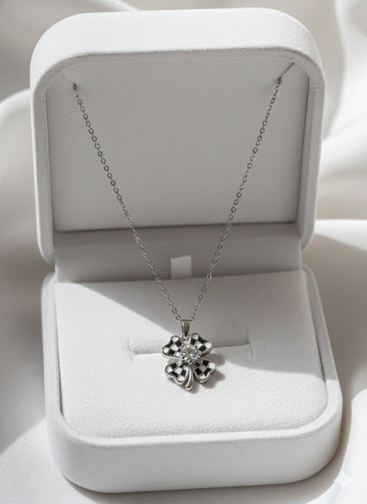 Taşlı çiçek kolye