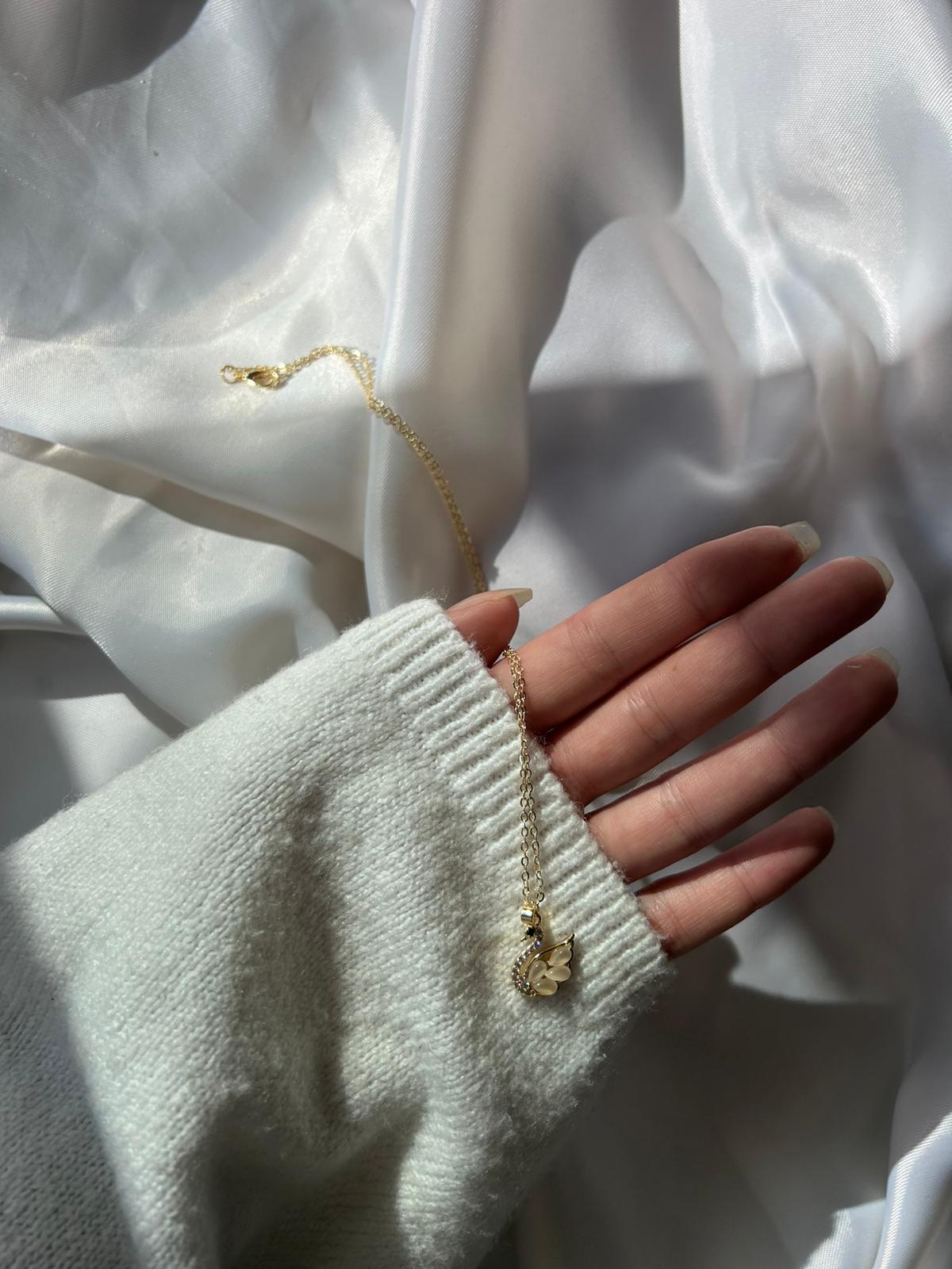 Zarafet Kuğusu Kolye